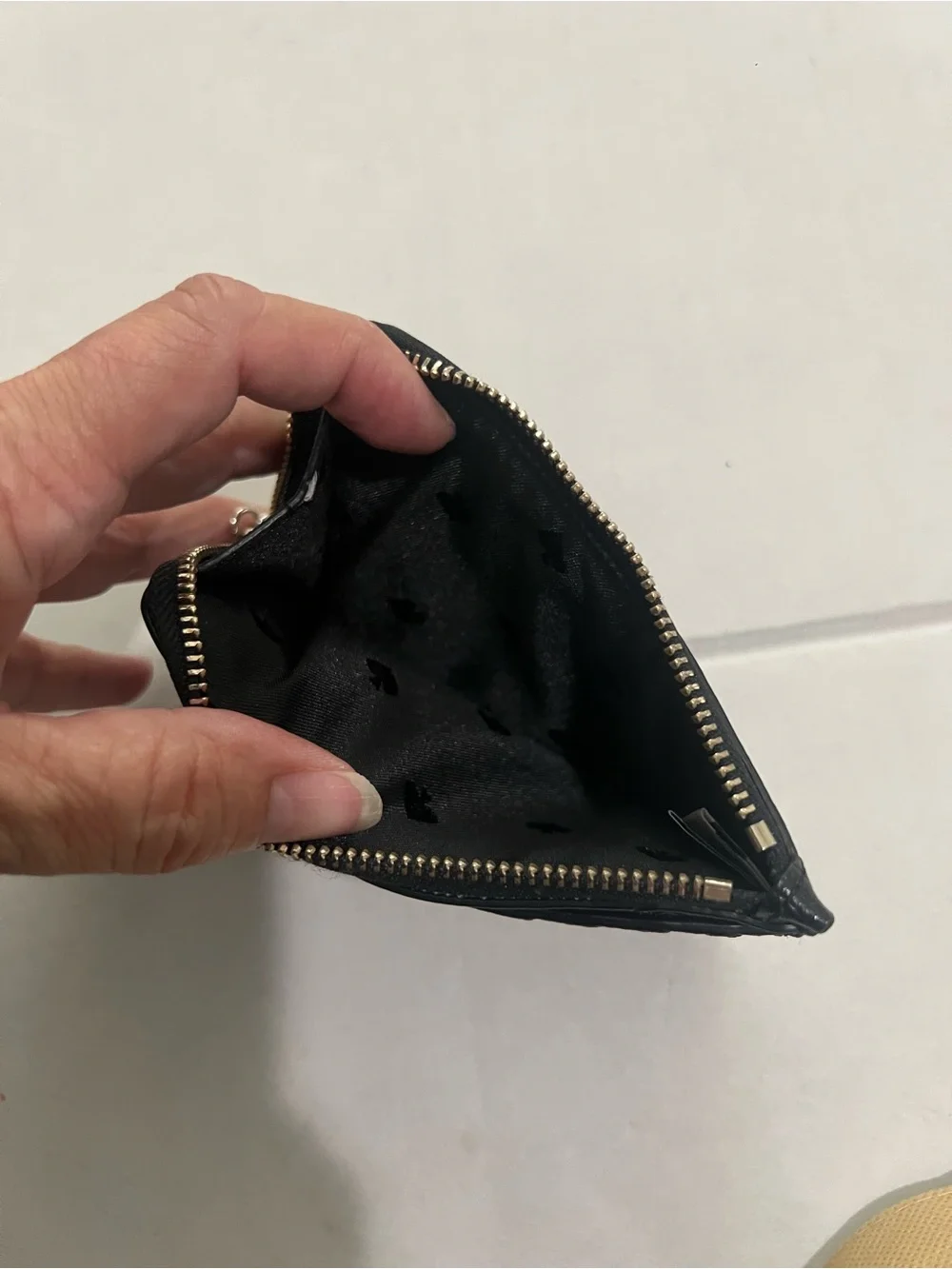 Kate Spade Madison Medium L-Zip Black Leather Cardholder NWOT  Retails $129